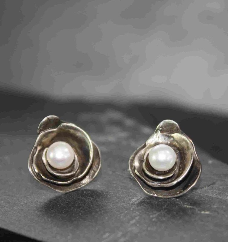 Trinity Rose Pearl Earrings Villain Accessories Jewelry Trinity Rose Pearl Earrings Product Images Of