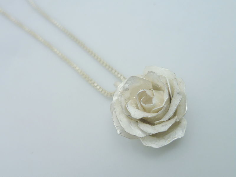 Rose Pendant Necklace Deals, 51% OFF 